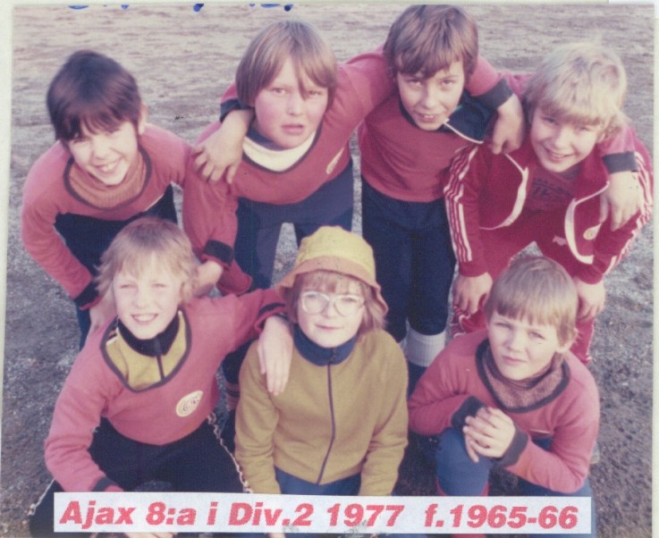 1977  ajax  8a i div 2.jpg